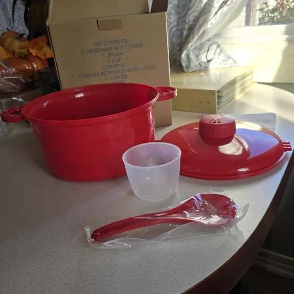 🍚 Red Rice Cooker Set - Picture 2 of 6